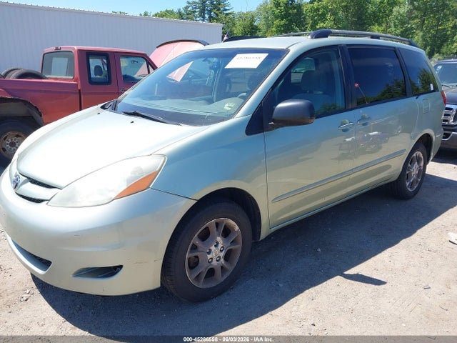 Toyota Sienna Le