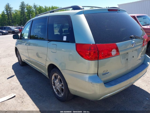 Toyota Sienna Le