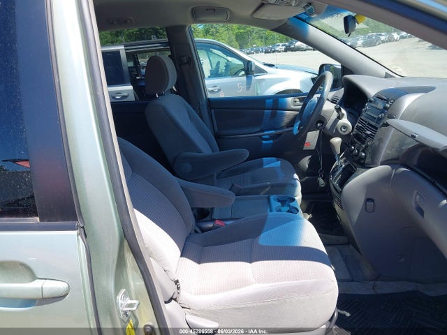 Toyota Sienna Le
