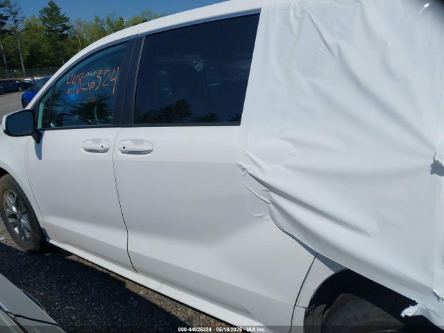 Toyota Sienna Le