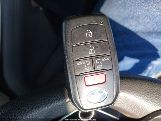 Toyota Sienna Le