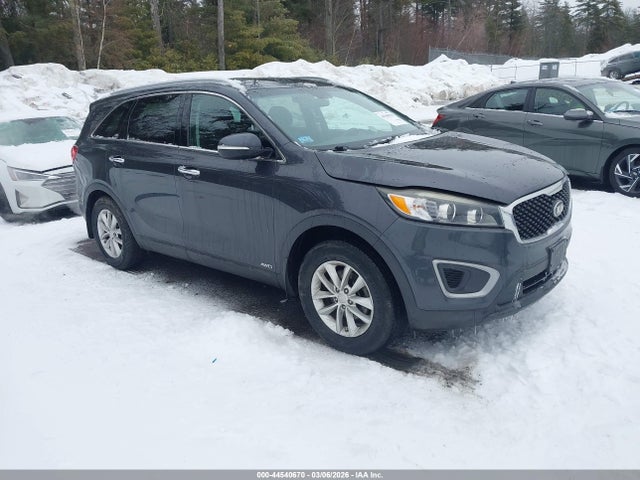 Salvage Kia Sorento Image