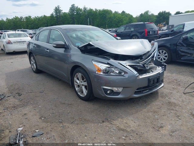 Salvage Nissan Altima Image