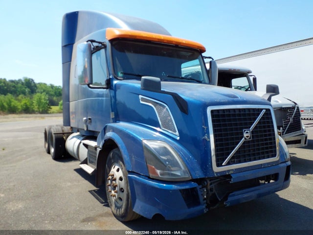 Salvage Volvo Vn Image