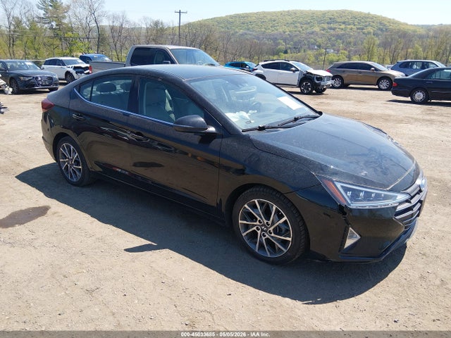 Salvage Hyundai ELANTRA Image