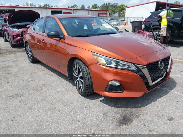 Salvage Nissan Altima Image