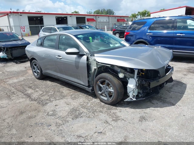 Salvage Kia K4 Image