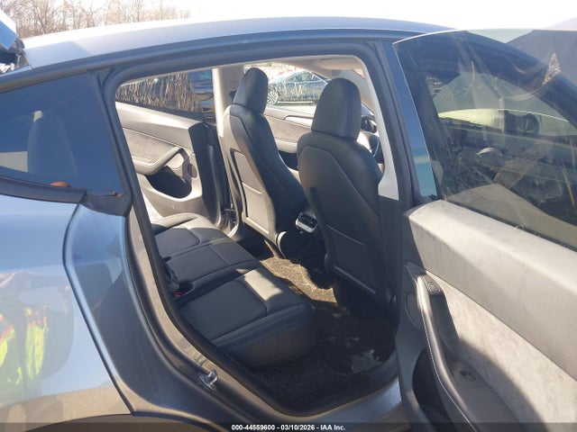 Tesla Model Y Long Range Dual Motor All-wheel Drive