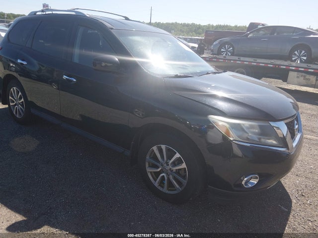 Salvage Nissan Pathfinder Image