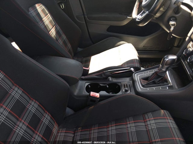 Volkswagen Golf S 4-door