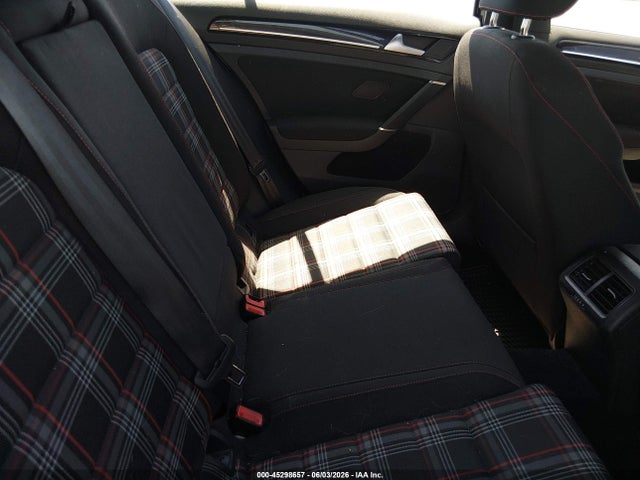 Volkswagen Golf S 4-door