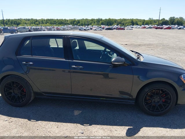 Volkswagen Golf S 4-door