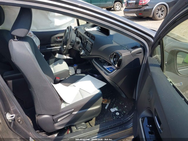 Toyota Prius c Two