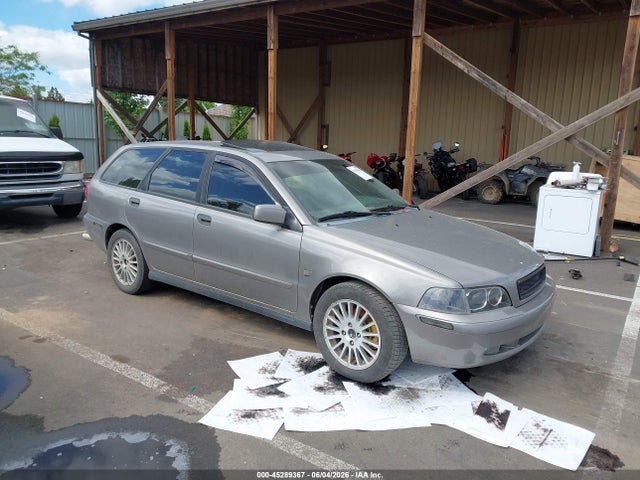 Salvage Volvo V40 Image