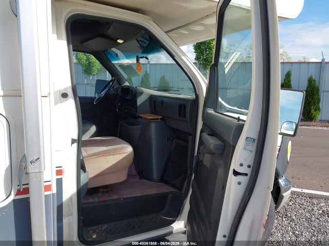Ford Econoline E350 Cutaway Van
