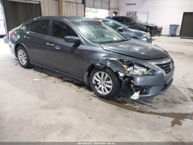 Salvage Nissan Altima Image