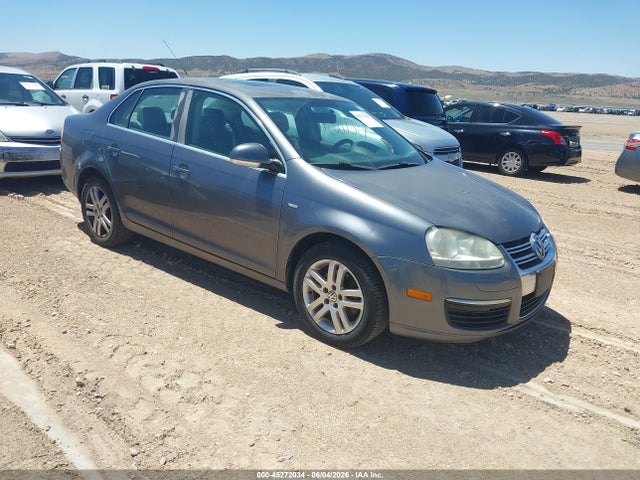 Salvage Volkswagen Jetta Image
