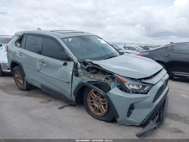 Salvage Toyota RAV4 Image
