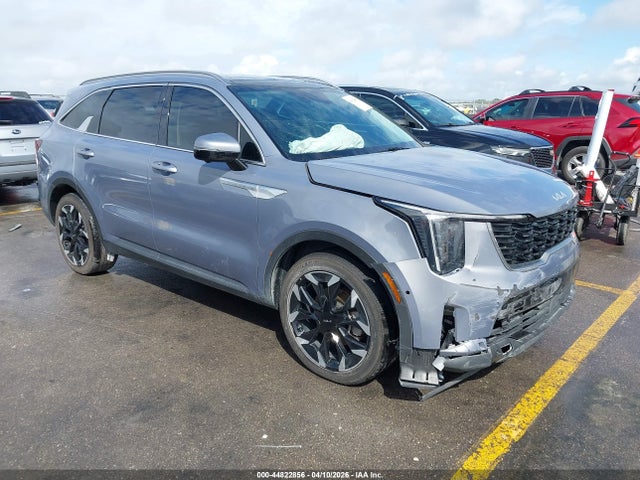 Salvage Kia Sorento Image