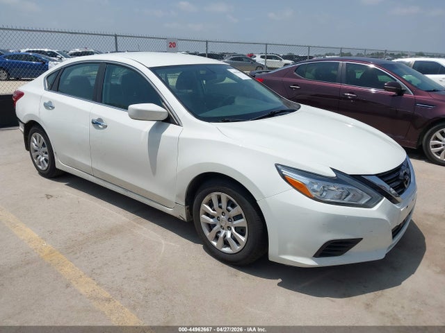 Salvage Nissan Altima Image
