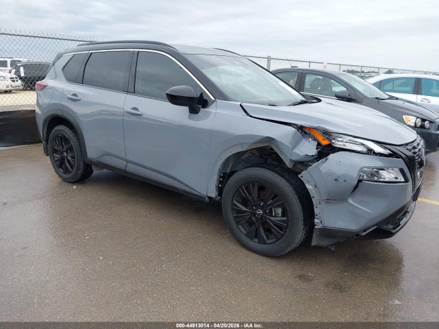 Salvage Nissan Rogue Image