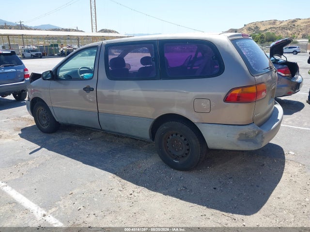 Toyota Sienna Ce