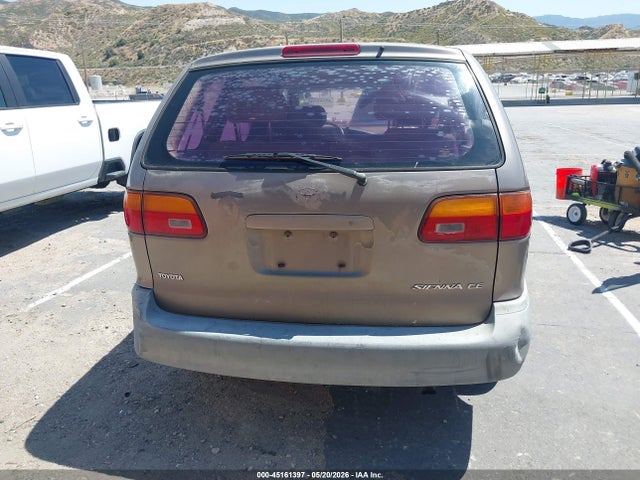 Toyota Sienna Ce