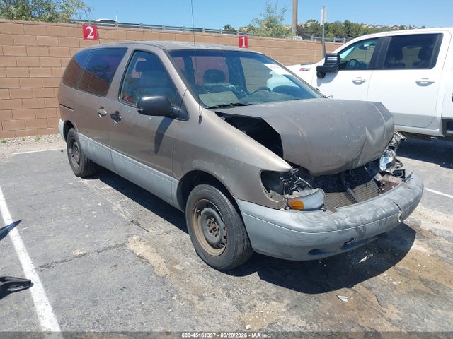 Salvage Toyota Sienna Image
