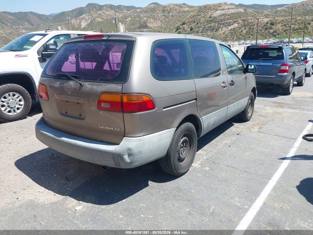 Toyota Sienna Ce