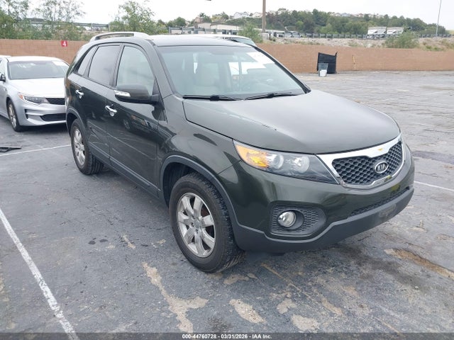 Salvage Kia Sorento Image