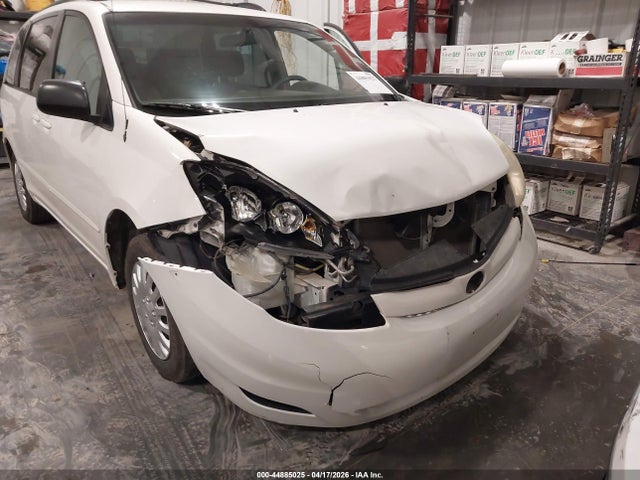Toyota Sienna Le