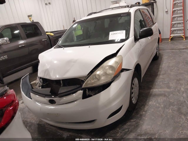 Toyota Sienna Le