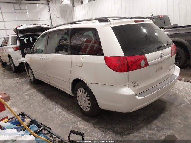 Toyota Sienna Le