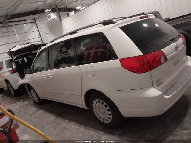 Toyota Sienna Le