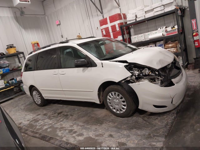 Toyota Sienna Le