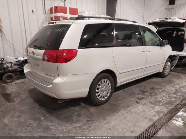 Toyota Sienna Le
