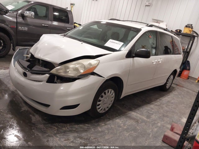 Toyota Sienna Le