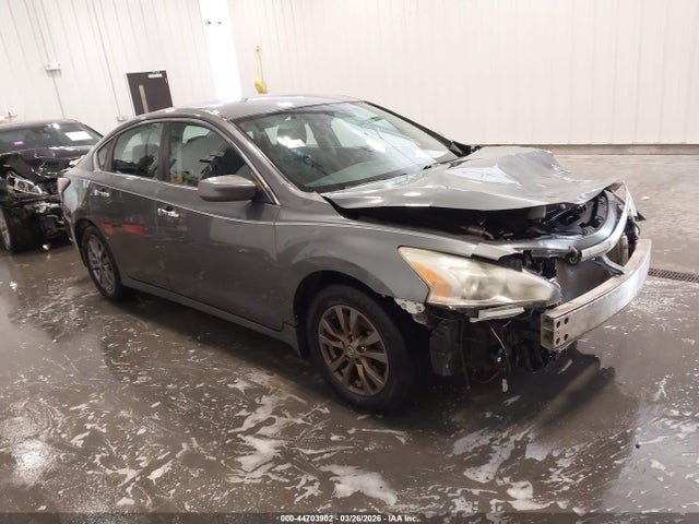 Salvage Nissan Altima Image