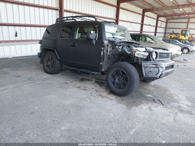 Salvage Toyota FJ Cruiser Image