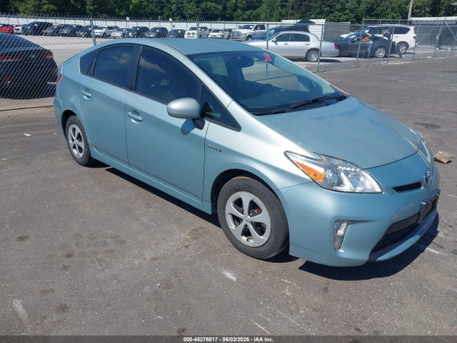 Salvage Toyota Prius Image