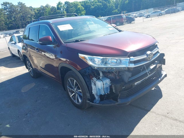 Salvage Toyota Highlander Image