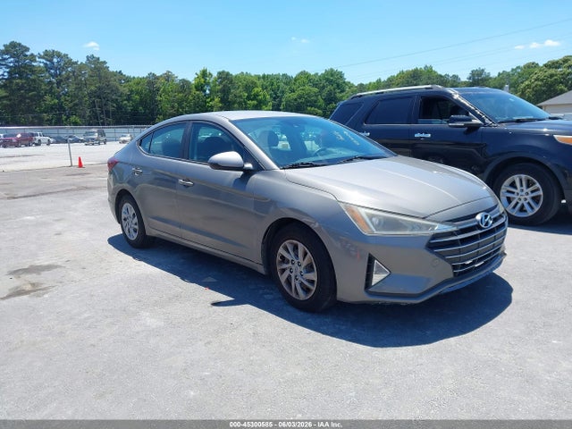 Salvage Hyundai ELANTRA Image