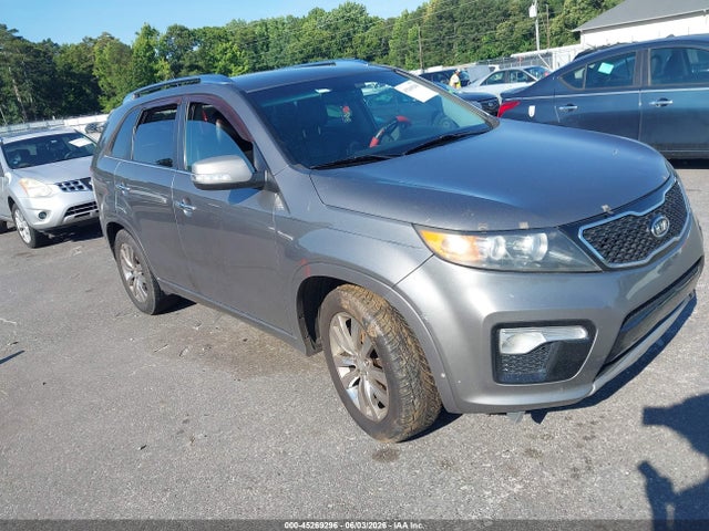 Salvage Kia Sorento Image