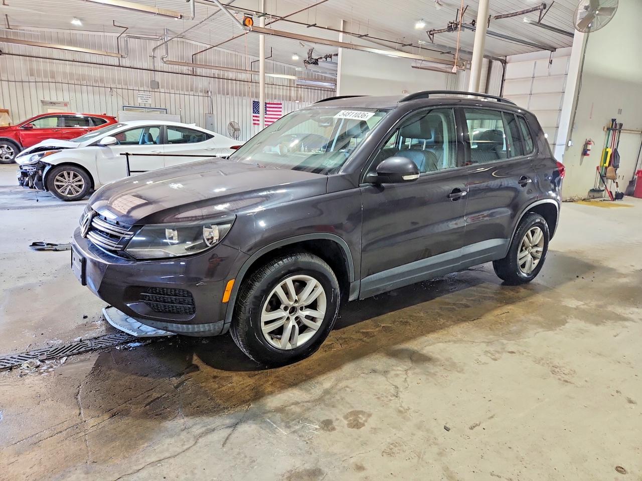 Salvage Volkswagen Tiguan Image