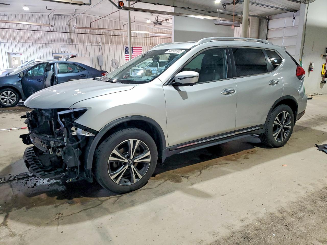 Salvage Nissan Rogue Image