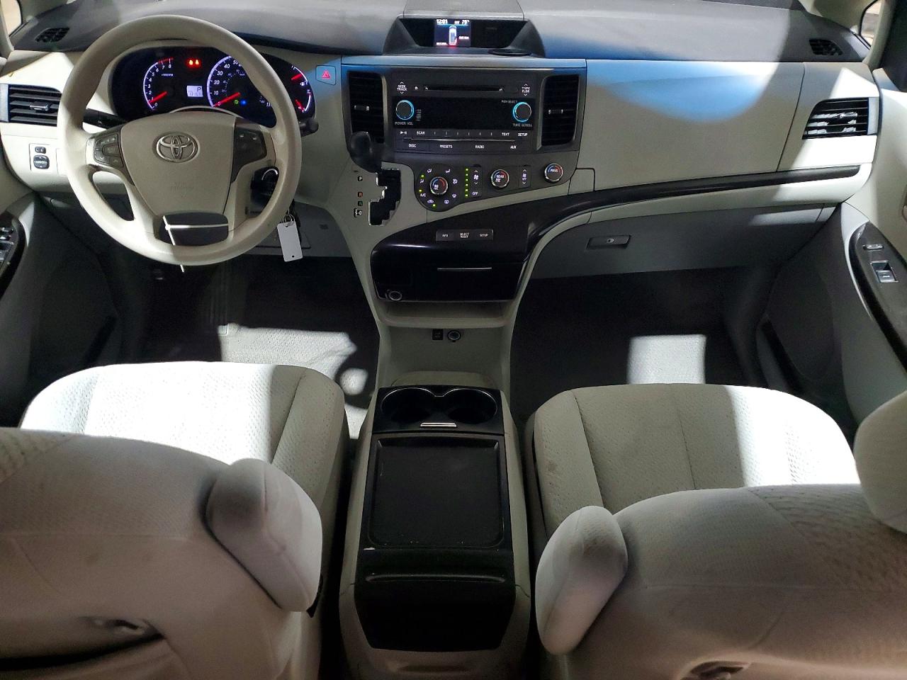Toyota Sienna Le