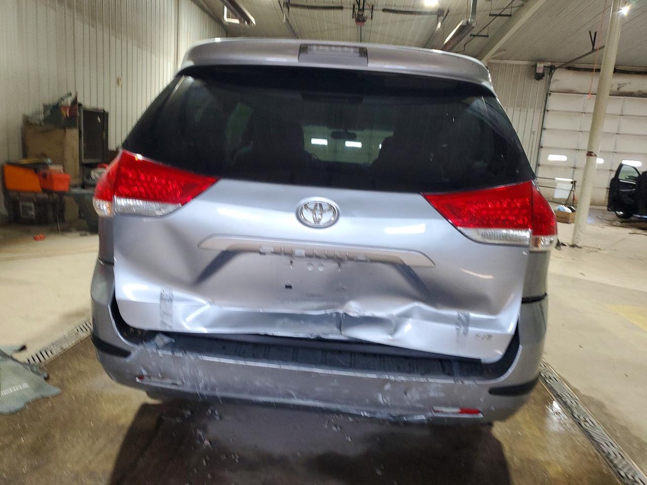 Toyota Sienna Le