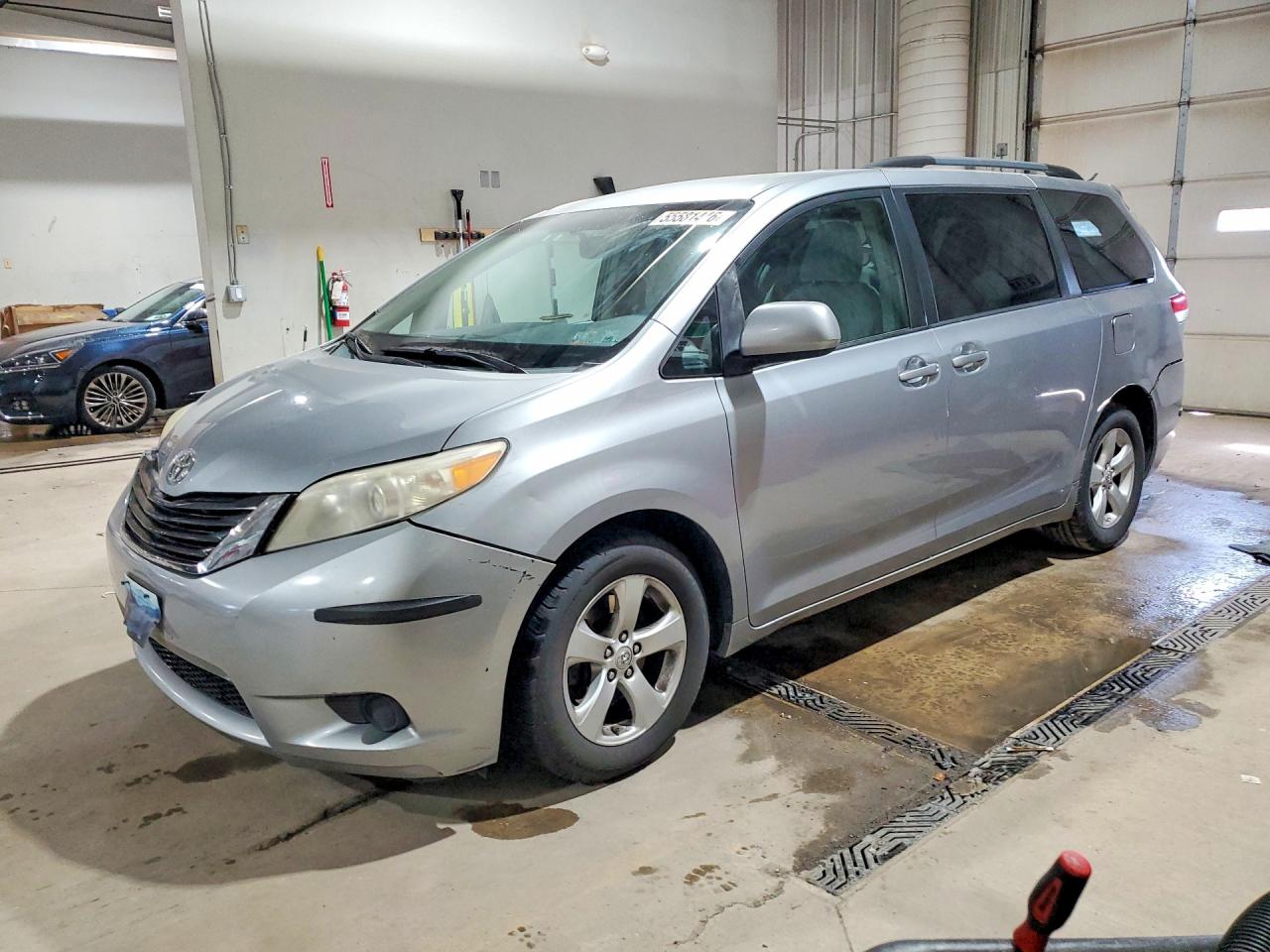 Salvage Toyota Sienna Image