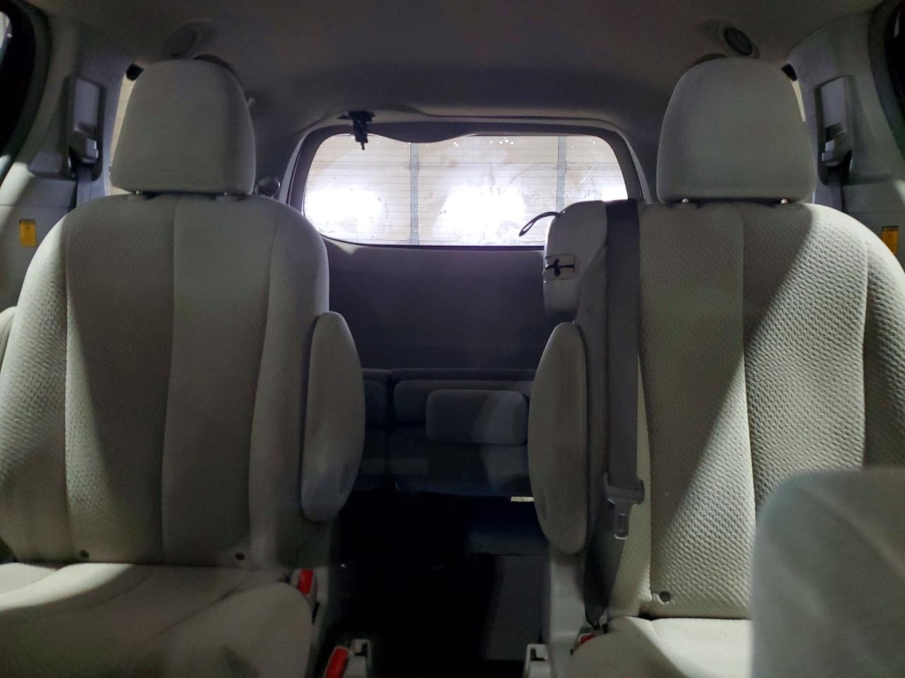 Toyota Sienna Le