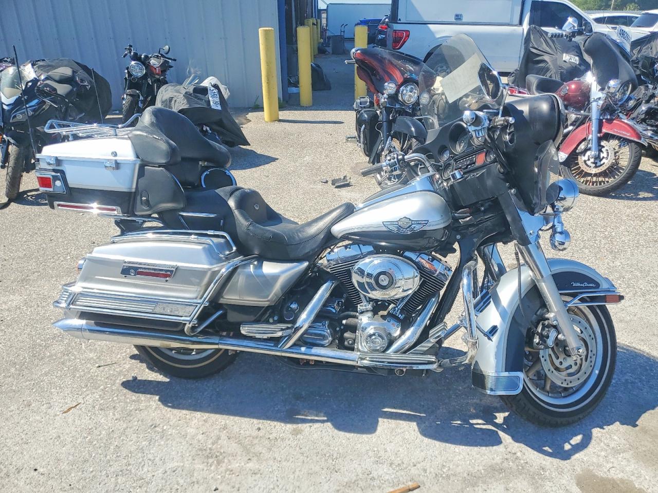 Salvage Harley-Davidson Fl Image
